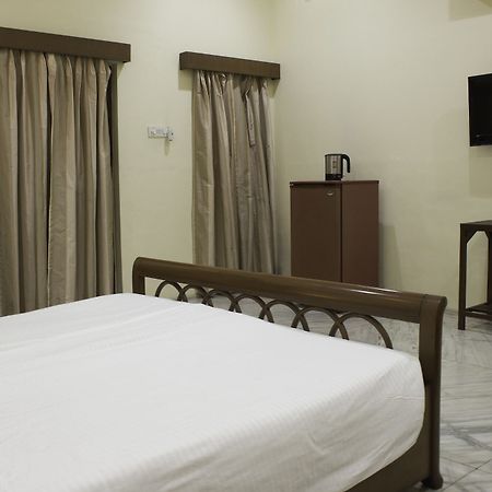 Turf Club House Hotel Pune Ngoại thất bức ảnh