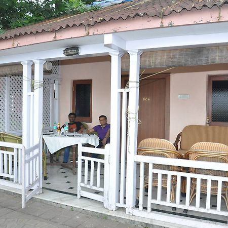 Turf Club House Hotel Pune Ngoại thất bức ảnh