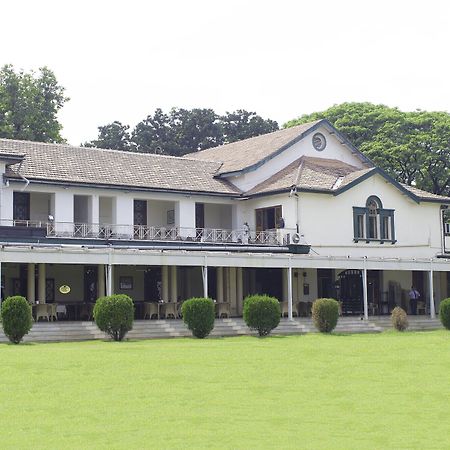 Turf Club House Hotel Pune Ngoại thất bức ảnh