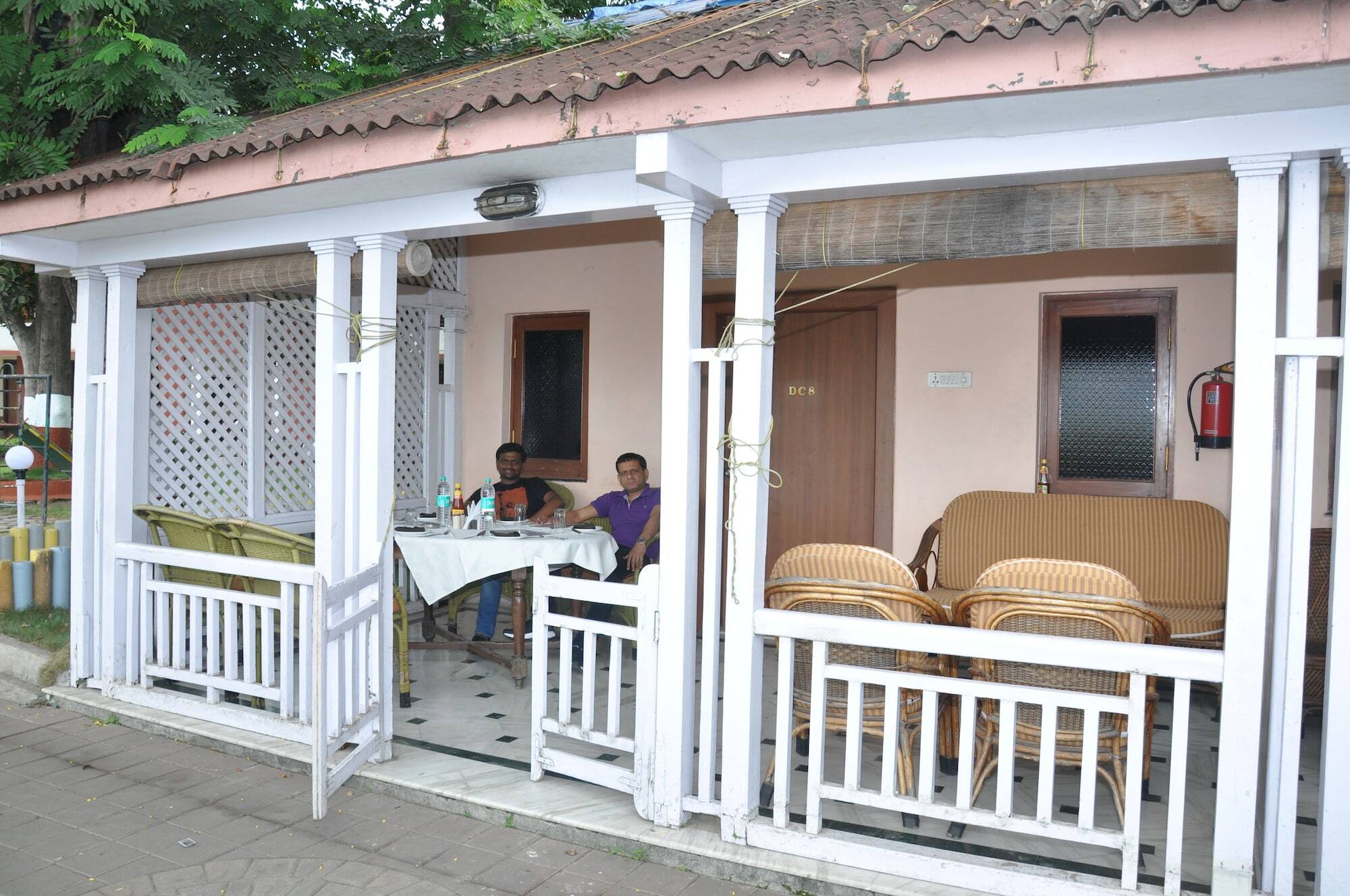 Turf Club House Hotel Pune Ngoại thất bức ảnh