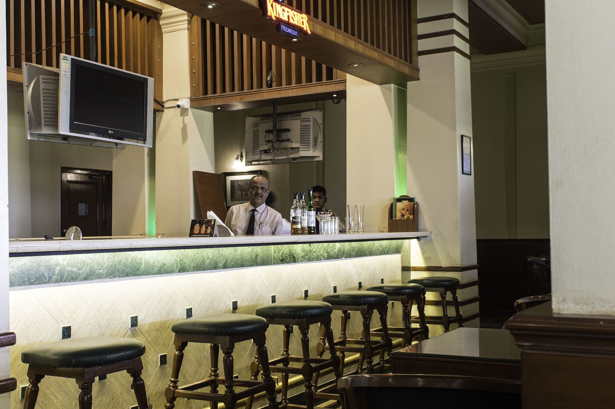 Turf Club House Hotel Pune Ngoại thất bức ảnh