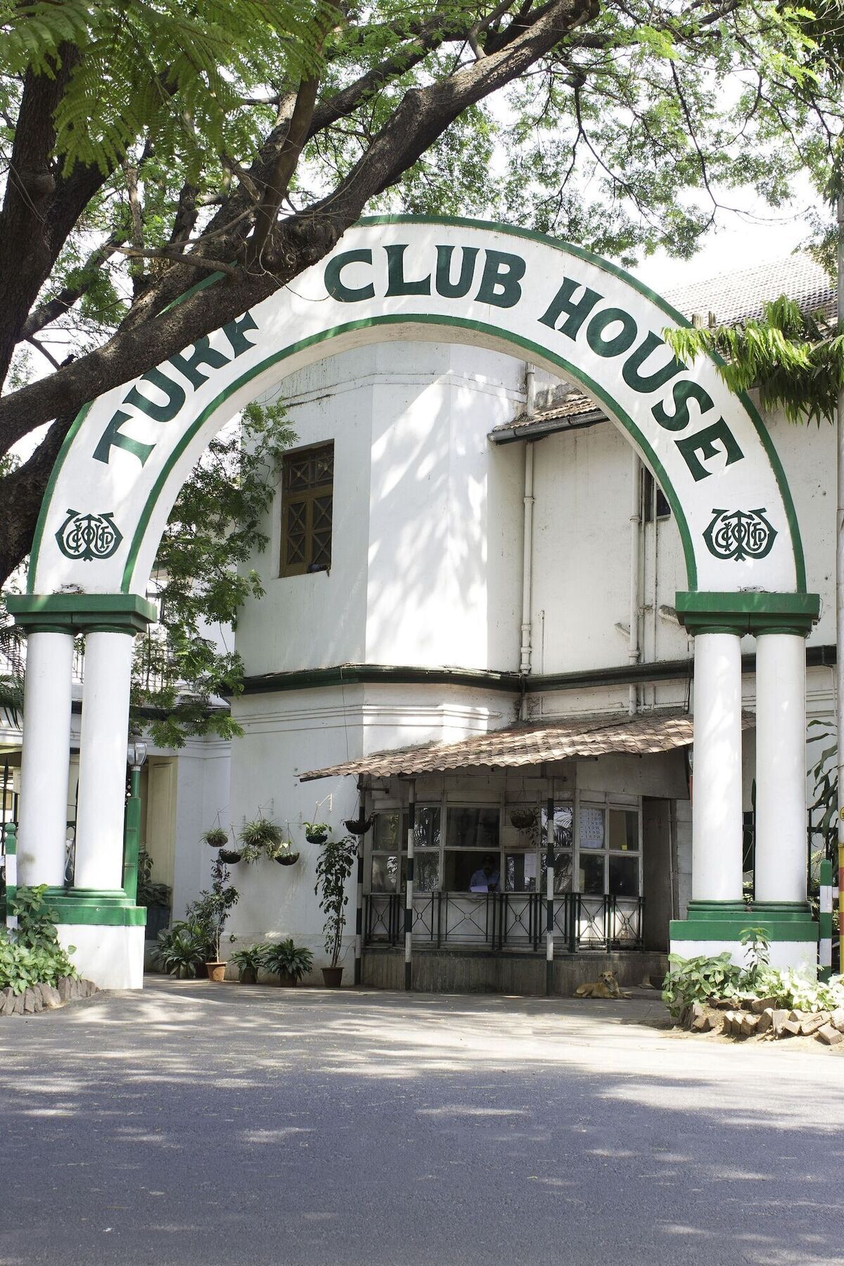 Turf Club House Hotel Pune Ngoại thất bức ảnh